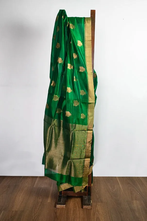Green anaar motif silk saree with blouse piece